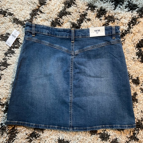 GAP Factory Women’s Denim Button-Front Skirt, size 10/30. New With Tags NWT. - Picture 2 of 8